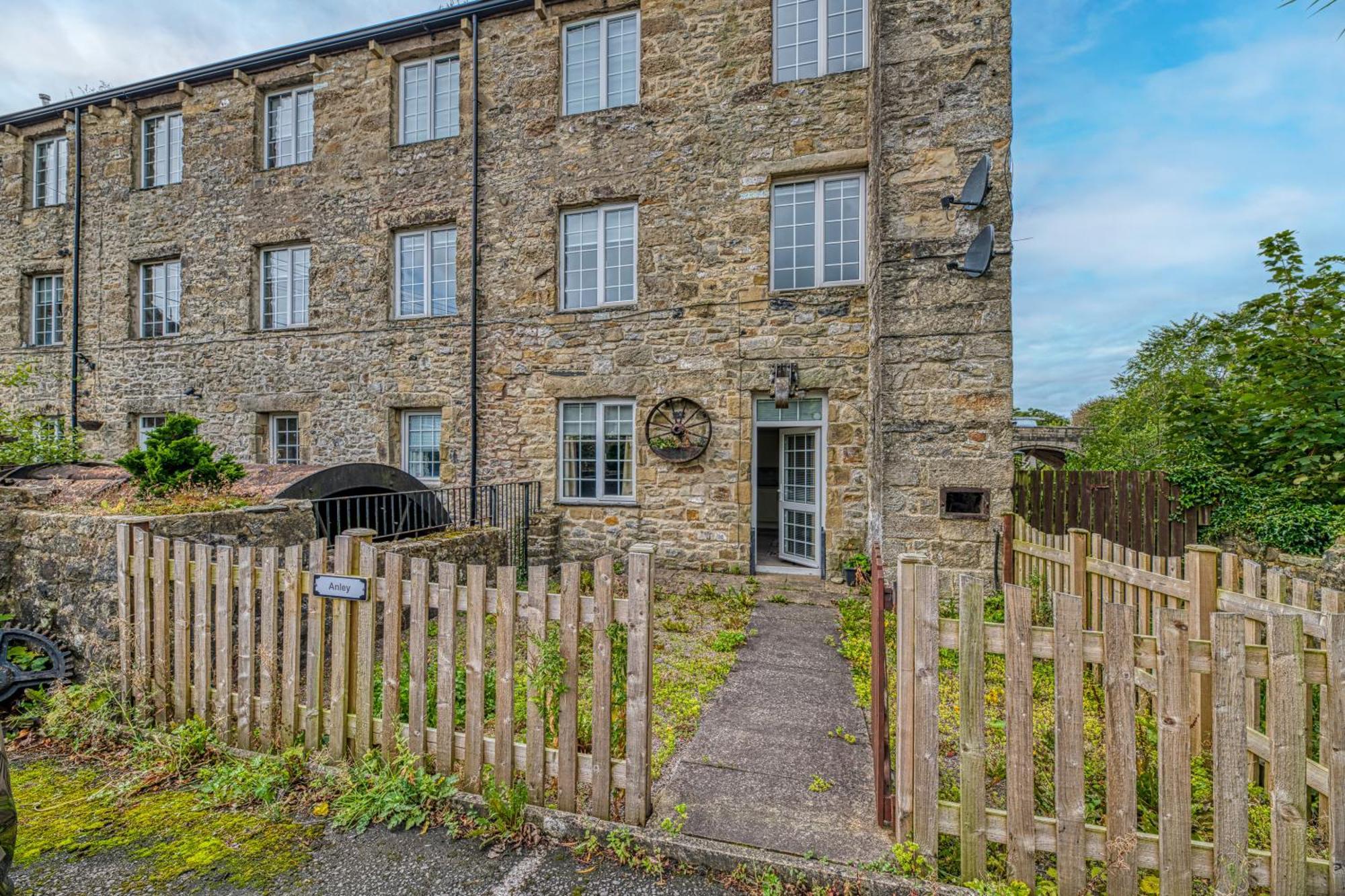 Bridge End Mill Apartments In Settle Esterno foto